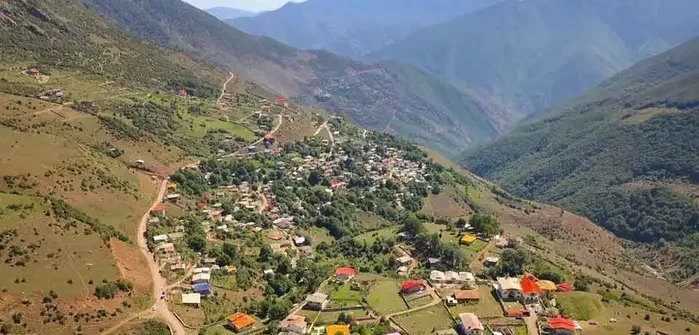 ویلاهای روستای در ارتفاعات 56356