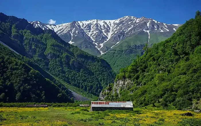 کوه ها و تپه های سرسبز در منطقه حفاظت شده بلس کوه 521210