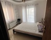 اتاق خواب با سیستم گرمایشی شوفاژ و شلف طبقاتی و پنجره نورگیر آپارتمان در عباس آباد 95565