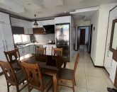 کابینت های گلس سفید و چوبی و پنجره نورگیر آپارتمان در عباس آباد 9852652