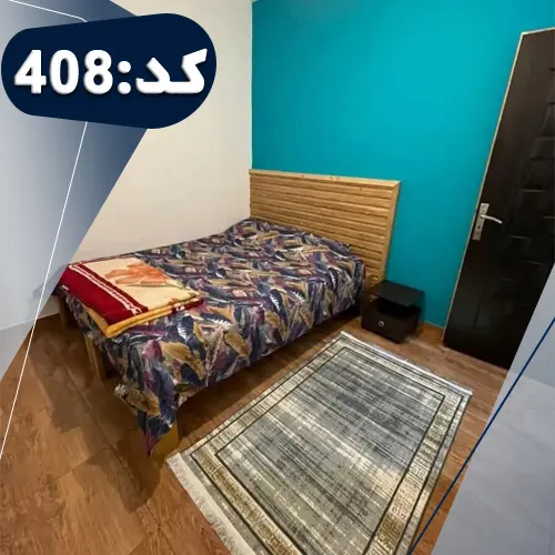 اتاق مستر با تخت 2 نفره و درب مشکی و دیوار های سفید آبی رنگی شده ویلا در سلمانشهر 4415684
