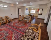 اتاق پذیرایی فرش شده به همراه مبلمان آپارتمان در شیرود 594584