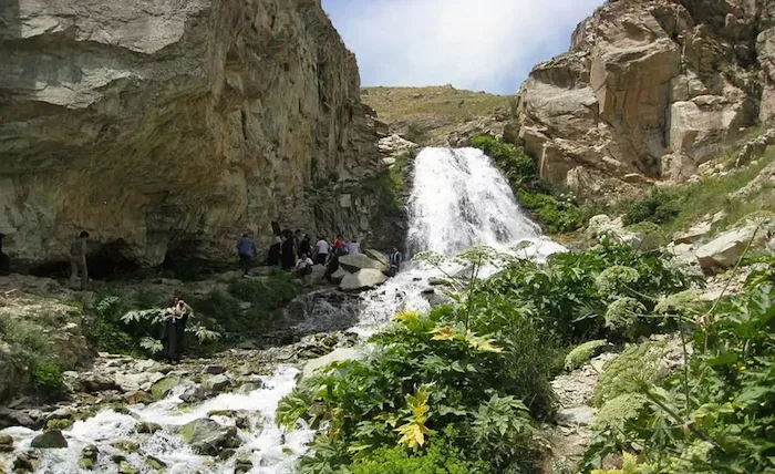 آبشار زیبای ازارک در روستای سنگ پشته 3856748374