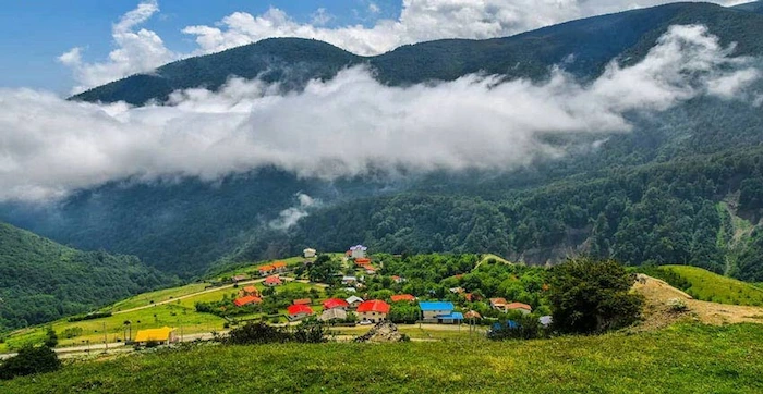 ابرهای شناور در کوه های روستاهای رامسر 554343864
