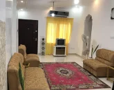 اتاق پذیرایی به همراه مبلمان خانه ویلایی در رامسر 487489568