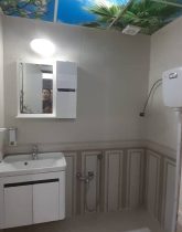 سرویس بهداشتی با سقف کاذب طرحدار و ست روشویی سرامیک آپارتمان در تنکابن 9452