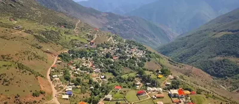ویلاهای روستای در ارتفاعات 56356